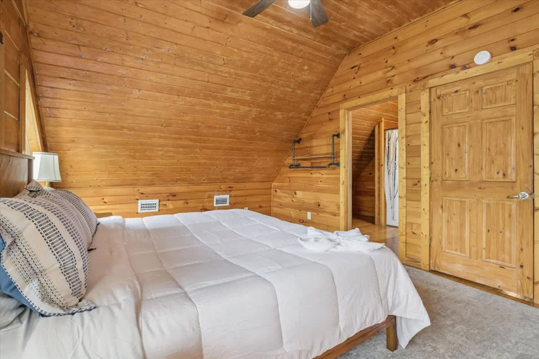 Room 5, Beauty By The River Lodge by Beyond Expectations, Sevier