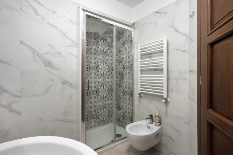 Bathroom 2, Il Casale del Sole, Napoli