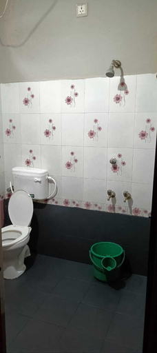 Bathroom 4, Villa De Grand, Viluppuram