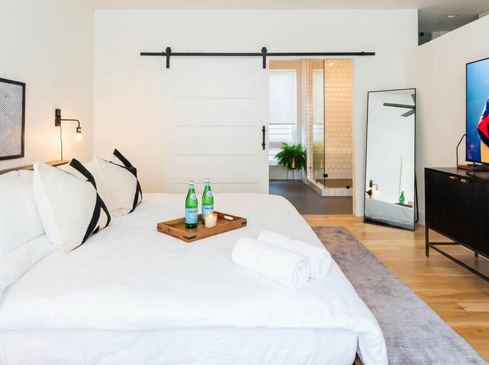 Bedroom 3, Nash Chic Near DT Rooftop Luxe Comfort, Davidson