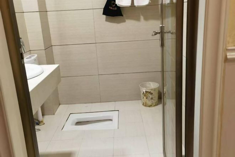 Bathroom 4, Ce Heng Hengjie Business Hotel, Qianxinan Buyei and Miao