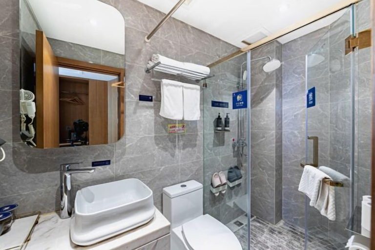 Bathroom 4, Super 8 Hotel (Beijing Qianmen Tiantan Park), Beijing