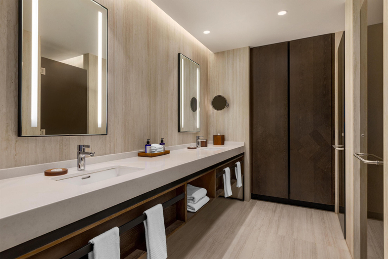 Bathroom 5, Hilton Cancun, an All-Inclusive Resort, Benito Juárez
