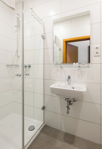 Bathroom 5, Smarthotel Gallmersgarten, Neustadt an der Aisch-Bad Windsheim