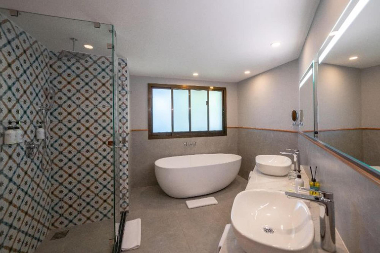 Bathroom 5, Sea Cliff Resort & Spa, Kaskazini 'B'
