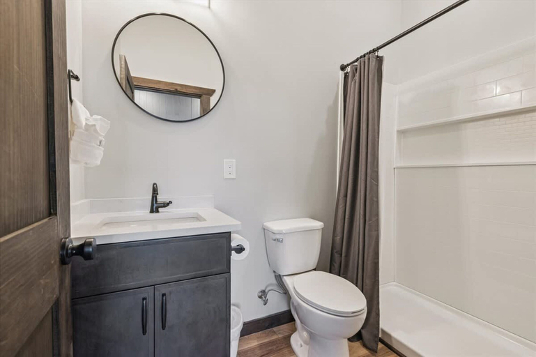 Room 2, Peak Pursuit by Beyond Expectations Mountain Home With Indoor Pool, Sevier