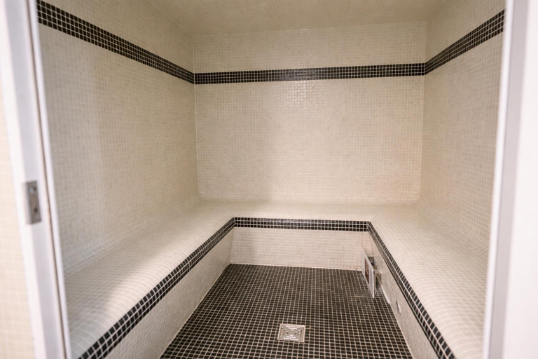 Bathroom 3, Hotel Europa, Morbihan