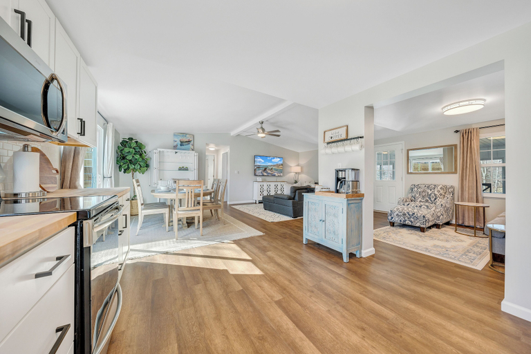 Interior 2, Lake Starboard - Lakefront w/ Private Dock & Fire Pit, Bedford