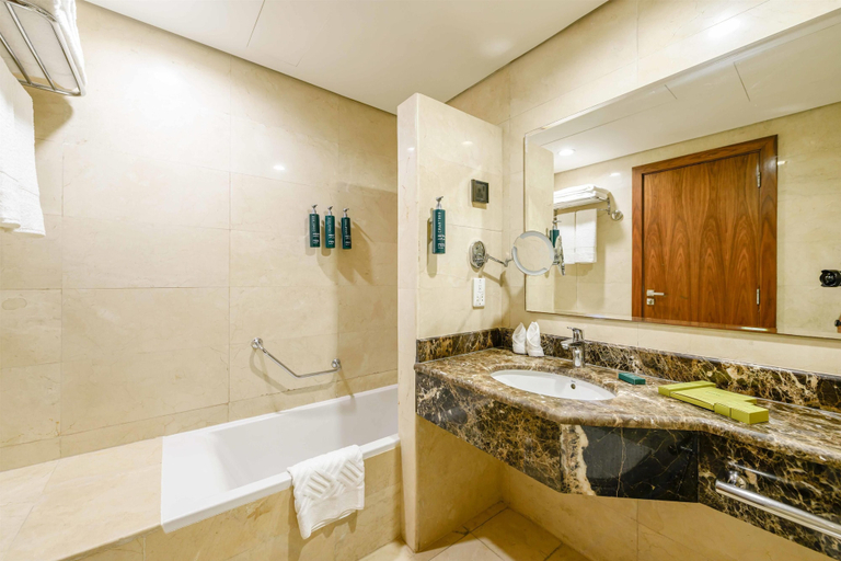 Bathroom 5, DoubleTree by Hilton Jeddah Al Andalus Mall, Jeddah