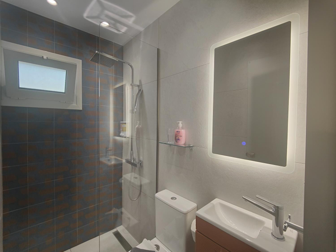 Bathroom 2, Corfu Port Studios, Ionian Islands