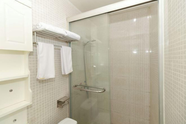 Bathroom 5, Shanghai Xiangyi Hotel, Shanghai