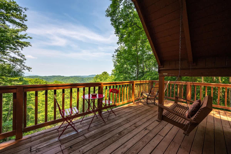 Room 1, Cute Studio Cabin Views Private Hot Tub Relax, Sevier