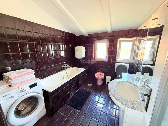 Bathroom 2, House Anka Medulin, Medulin