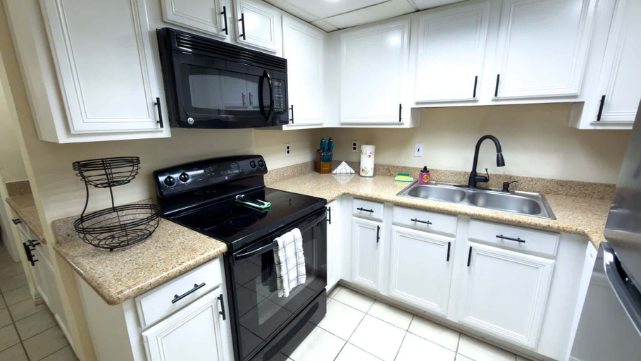 Private kitchen 3, Direct Bayfront Sunsets - Boat Docks - Pool - Fish 2 Bedroom Apts, Cameron