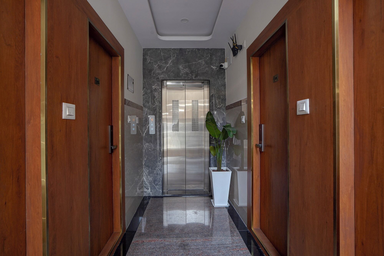 Elevator 3, Fabhotel Global Stay, Bangalore