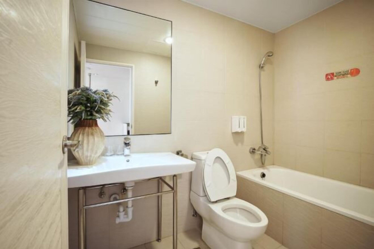 Bathroom 3, Island Hearth Sun Moon Lake, Nantou
