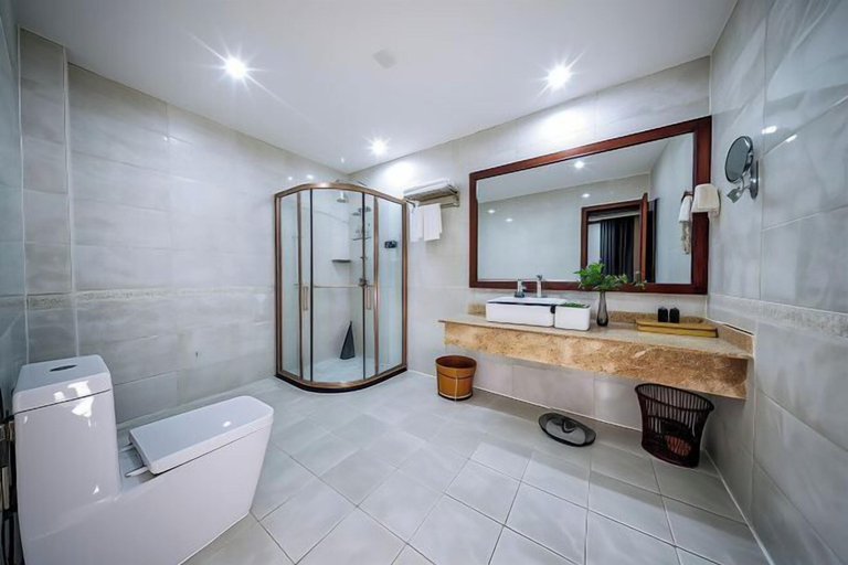 Bathroom 4, He Huang Pearl Hotel, Linxia Hui