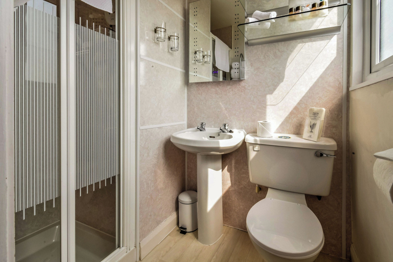 Bathroom 3, No. 21 York, York