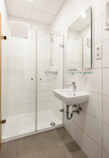 Bathroom 5, Smarthotel Gallmersgarten, Neustadt an der Aisch-Bad Windsheim