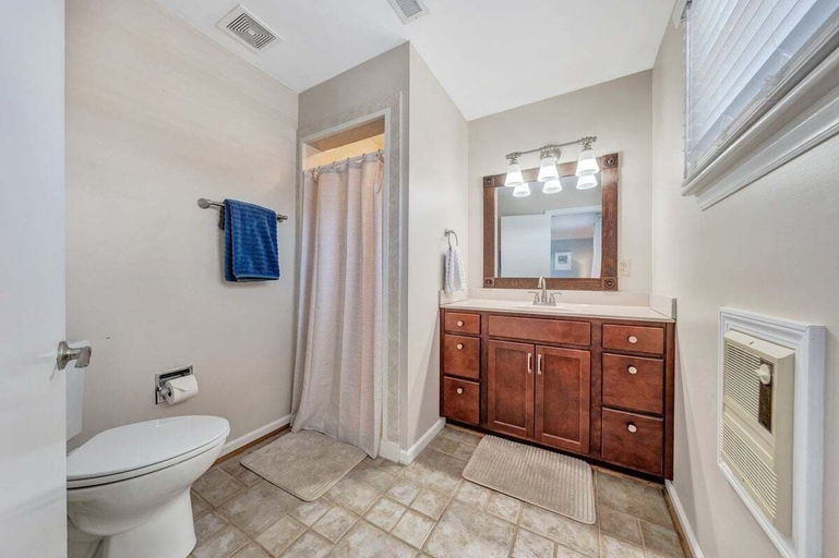 Bathroom 3, Paradise Point - Lakefront Home With Private Dock!, Bedford