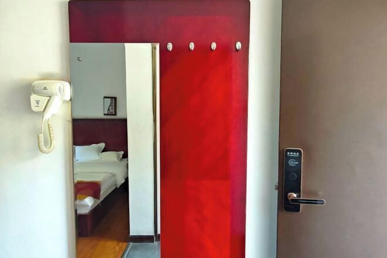 Bathroom 4, Yunjin Hotel, Dali Bai