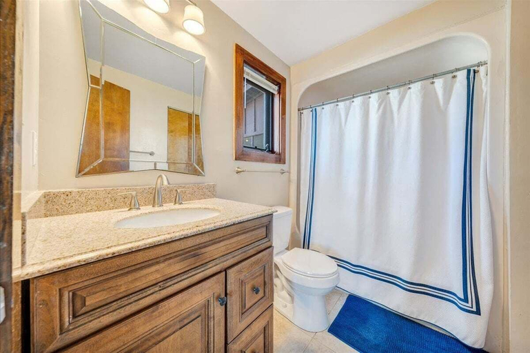 Bathroom 5, Pine Knob Point - Lakehouse w/ Private Dock, Bedford