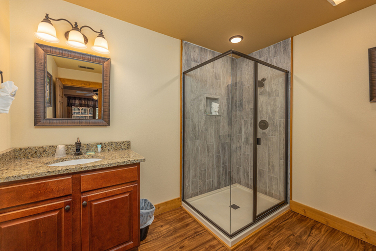 Bathroom 3, Moonshine Manor, Sevier
