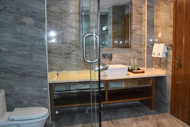 Bathroom 4, Frost Hotel, Linxia Hui