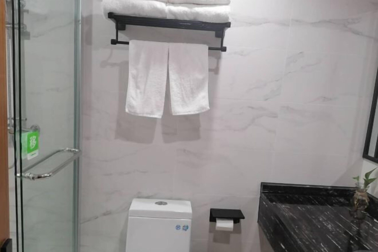 Bathroom, Jinpeng Baisid Huamu Holiday Hotel, Chuzhou