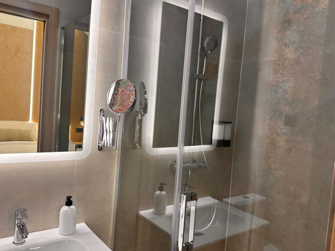 Shower 2, ND Hoteles, Madrid