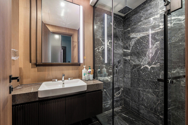 Bathroom 2, LUMIERE Riverside Signature Residence, District 2