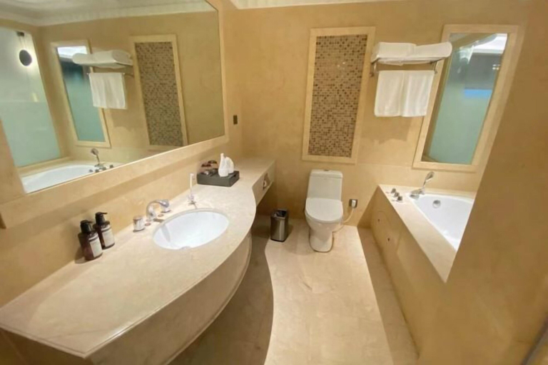 Bathroom 4, Huaxin Pinyue Hotel, Nantong