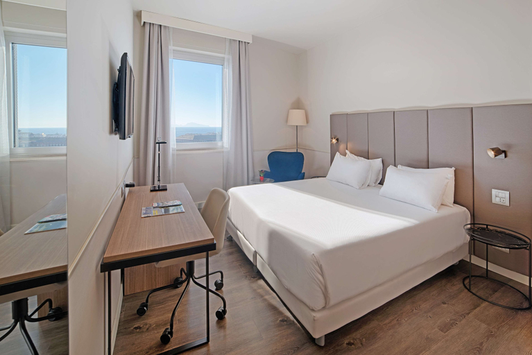 Bedroom 3, NH Napoli Panorama, Napoli