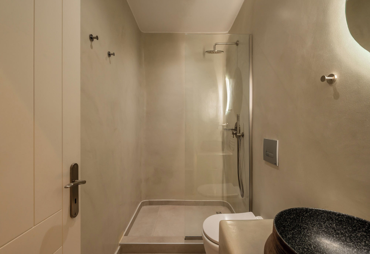Bathroom 5, Galation, South Aegean