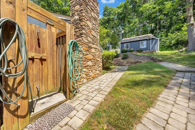 Terrace/patio 3, Scenic Point - Private Lakefront Home w/ Dock, Fire Pit, Outside Shower & Hot tub, Bedford