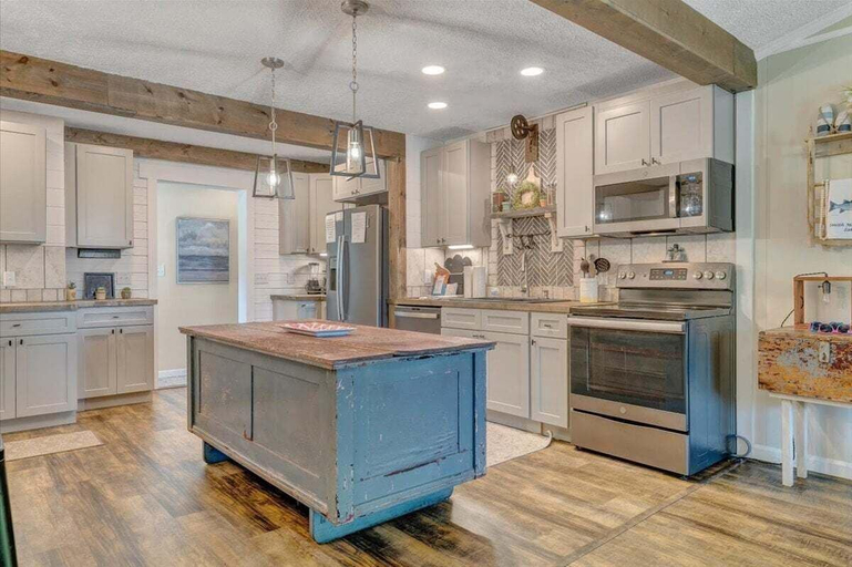 Private kitchen 2, Kelly Kove - Beach Area Sleeps 14, Private Dock, Pet Friendly, Pittsylvania