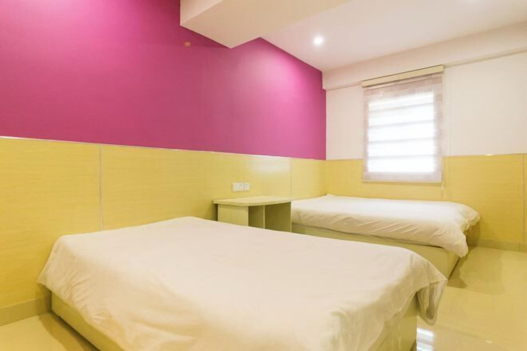 Bedroom 1, Yilong Chain Hotel (Lanzhou Plaza Xikou Branch), Lanzhou