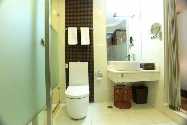 Bathroom 4, Chuntian Wenti Huiguan Hotel, Kunming