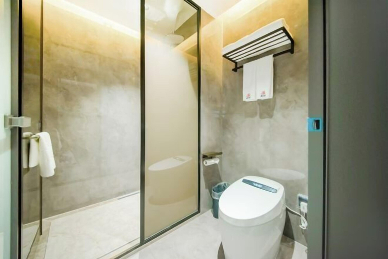Bathroom 3, Yiaihu Hotel, Ezhou