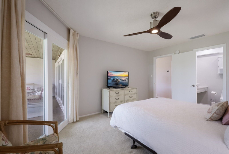 Room 3, West Bay Cove #230 2 Bedroom Home, Manatee