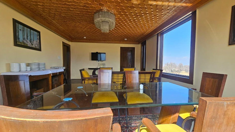 Food & Drinks 3, Grand Mumtaz Tangmarg, Baramulla