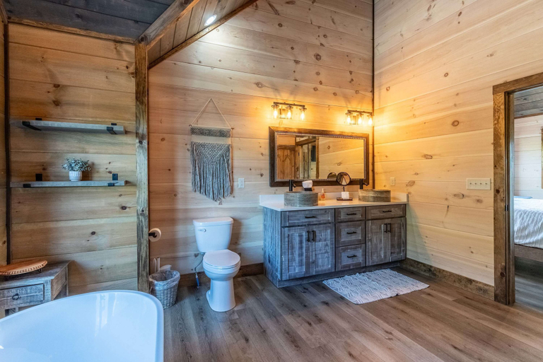 Room 2, New Lux 4 King Suites Gamerm Hot Tub Views, Sevier