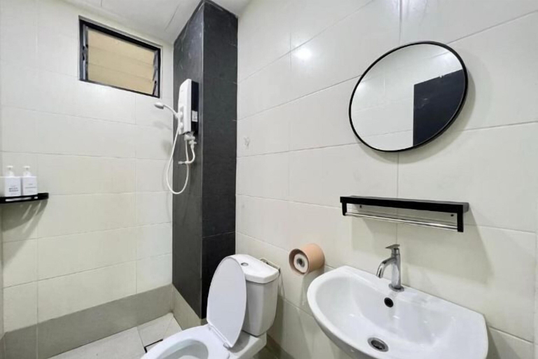 Room 4, RiverView 8Pax 3Br in KBtown PS4, Netflix A-1-2, Kota Bharu