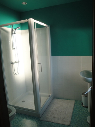 Bathroom 5, le relais des capucines, Cantal