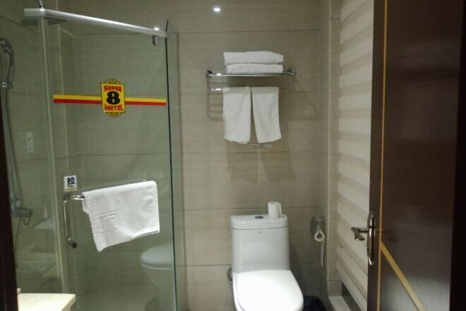 Bathroom, Yuanke Hotel, Xianning
