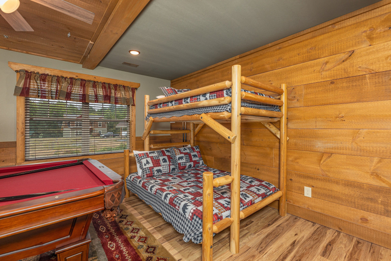 Bedroom 2, Tennessee Dream, Sevier