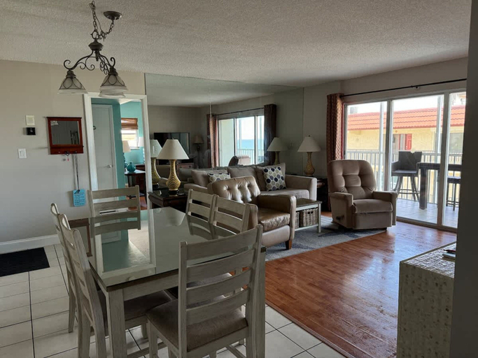Room 3, Beach Pool Open Beachfront View All Rooms Chairs Wifi, Sarasota