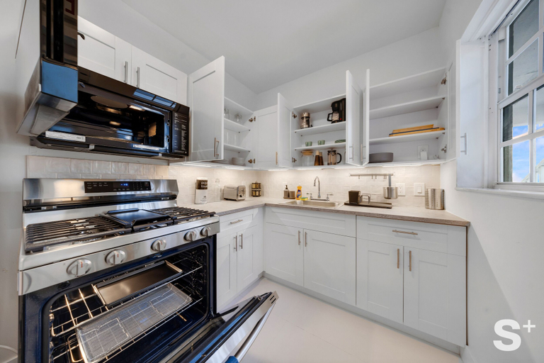 Private kitchen 4, Beachside 1-BD Retreat - Free Parking, Miami-Dade