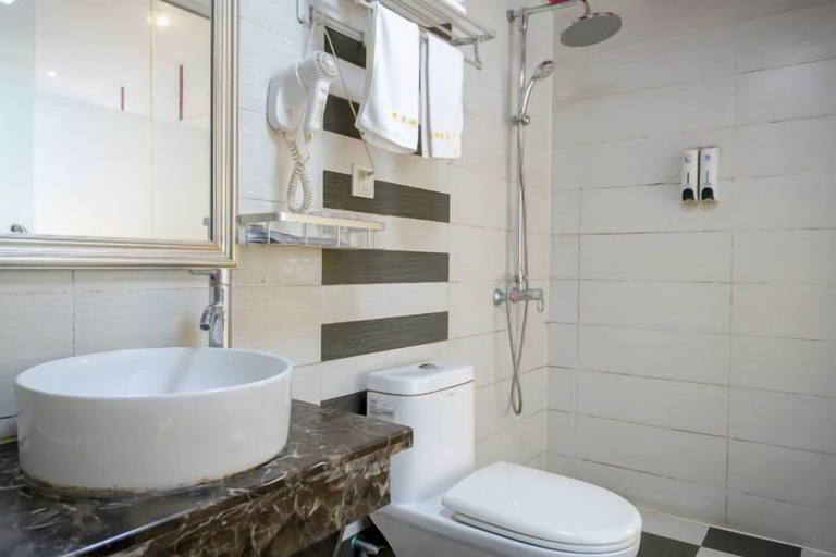 Bathroom 5, Xingang Express Hotel, Yichang