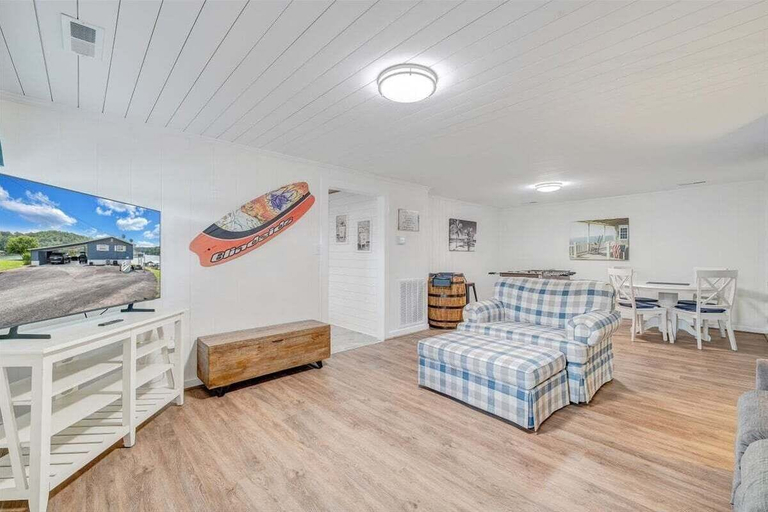 Living area 5, Paradise Point - Lakefront Home With Private Dock!, Bedford